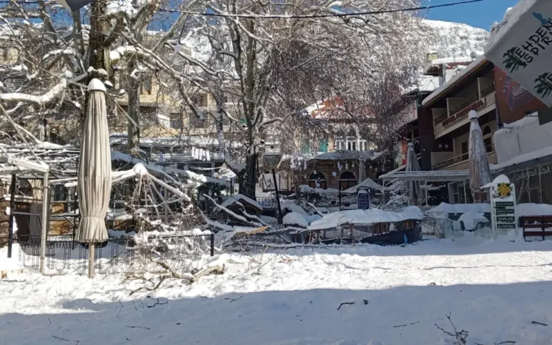 ثلوج كثيفة.. منخفض جوي يقطع طرق المرتفعات اللبنانية قبل وصول عاصفة نهاية الأسبوع